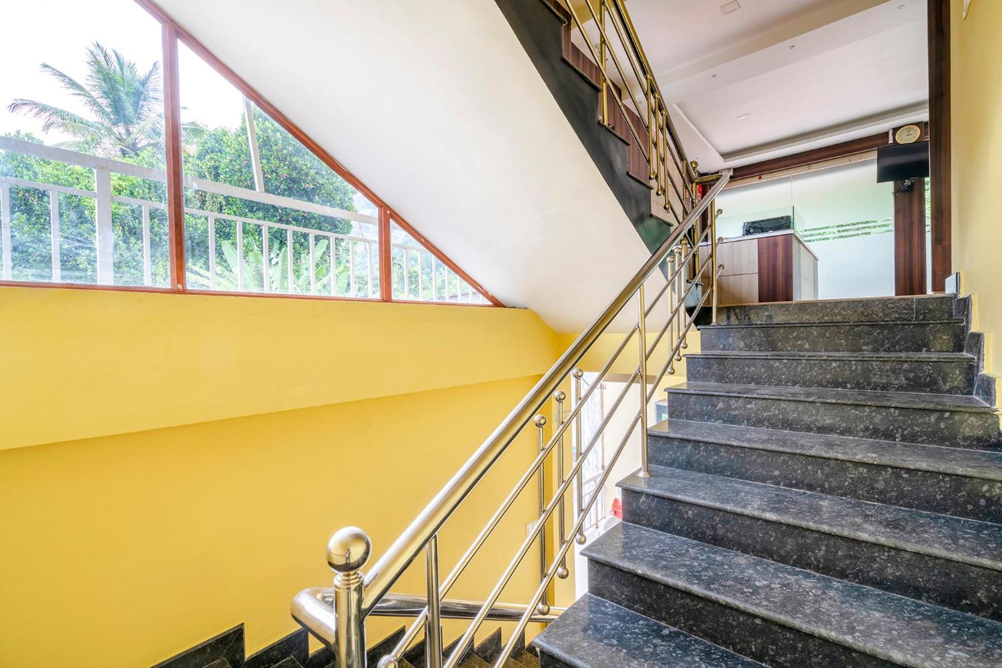 Fabhotel Abrigo Residency Anaviratty 외부 사진